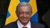 El presidente de México, Andrés Manuel López Obrador, asiste a la ceremonia de bienvenida del rey Carlos XVI Gustavo y la reina Silvia de Suecia en el palacio presidencial de la Ciudad de México, el martes 12 de marzo de 2024.