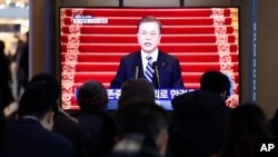 People watch the live broadcast of South Korean President Moon Jae-in's New Year's speech at the Seoul Railway Station in Seoul, South Korea, Jan. 7, 2020. Moon said he hopes to see North Korean leader Kim Jong Un visit the South this year.