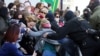 Policija u sukobu sa učesnicima protesta u Minsku 19. septembra 2020, održanom zbog spornih rezultata predsedničkih izbora. 