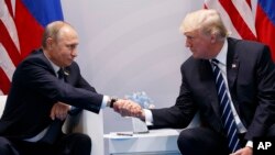 این اولین بار است که دونالد ترمپ، رئیس جمهور ایالات متحده، با ولادیمیر پوتین، رئیس جمهور روسیه، دیدار کرده است
