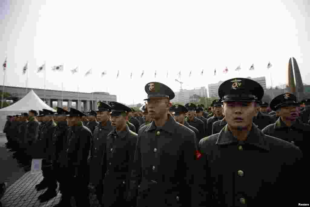 Một đơn vị Thủy Quân Lục Chiến Nam Triều Tiên tham gia lễ kỷ niệm tổ chức tại Seoul.