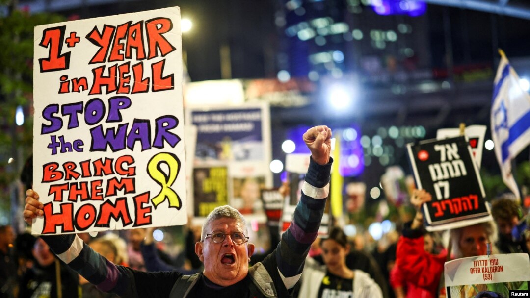 Izraelci protestuju tražeći oslobađanje talaca koji su kidnapovani 7. oktobra 2023., uoči sporazuma o prekidu vatre između Izraela i Hezbolaha (Foto: REUTERS/Stoyan Nenov) 