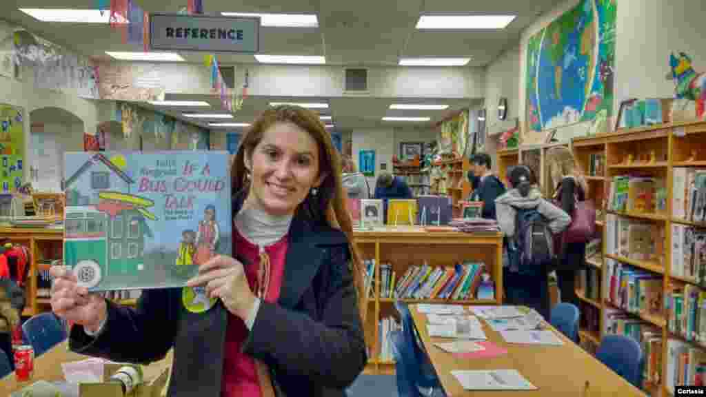 Uma das experiências que mais marcaram Aline Goulart Corrêa foi a oportunidade de visitar as escolas americanas. Corrêa fez uma visita à Matthew Elementary School em Austin, Texas, e ficou impressionada com os materiais e recursos da escola pública. 