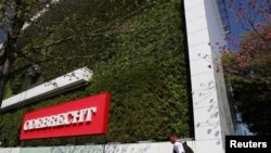 El logo corporativo del conglomerado de construcción Odebrecht SA se muestra en su sede en Sao Paulo, Brasil, 29 de julio de 2019.