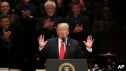 Presiden Donald Trump berbicara di Kennedy Center of the Performing Arts di Washington, Sabtu, 1 Juli 2017.