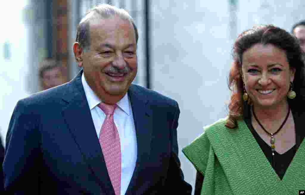 Carlos Slim Helu (kiri), usia 73, kekayaan bersih US$73 miliar, didapat terutama dari bisnis komunikasi, teknologi, ritel dan keuangan.
