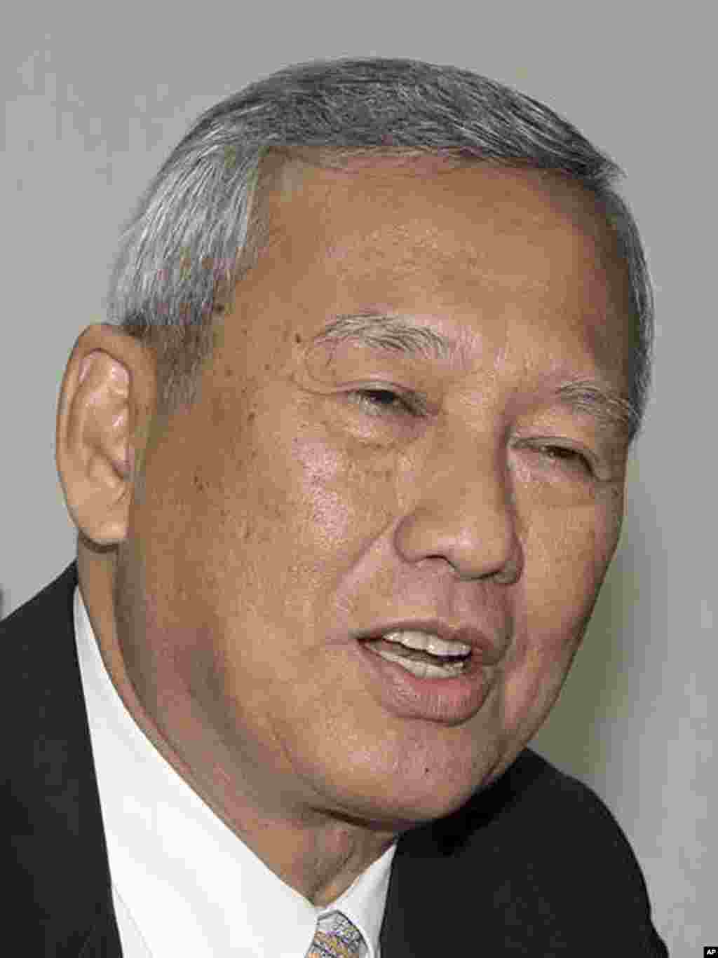 Wakil Perdana Menteri Thailand, Niwattumrong Boonsongpaisan, 66, ditunjuk menjadi penjabat baru Perdana Menteri saat Yiungluck Shinawatra diperintahkan mundur oleh Mahkamah Konstitusi (7/5).
