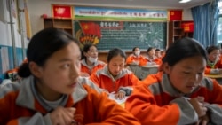 ནག་ཆུ་ཁུལ་དུ་བོད་ཡིག་མེད་པར་བཟོས་ཏེ་རྒྱ་ཡིག་སློབ་ཁྲིད།