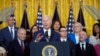 Biden defiende proceso para regularizar a ciertos indocumentados: “debemos mantener juntas a las familias”