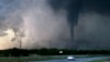 Tornado golpea pueblo de Oklahoma por segunda vez en cinco semanas, deja un muerto