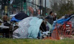 Perkemahan tunawisma di Oakland, California, 19 Maret 2020. (AP)