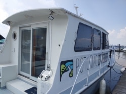 This Potomac Riverkeeper boat has a small lab on board to analyze the river’s water quality for e.coli, commonly found in human sewage. (Deborah Block/VOA)