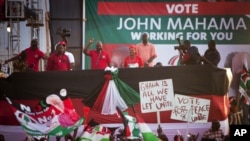 Ghanian President John Dramani Mahama, center left, speaks to supporters at his final campaign rally, in Accra, December 5, 2012.