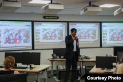 Percipient.ai Co-founder, ret. Brig. Gen. Balan Ayyar, presents at the Defense Intelligence Agency iHub August 2, 2017 (Courtesy DIA)
