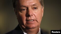 El republicano Lindsey Graham criticó la propuesta del presidente Obama, "es de risa", dijo. 