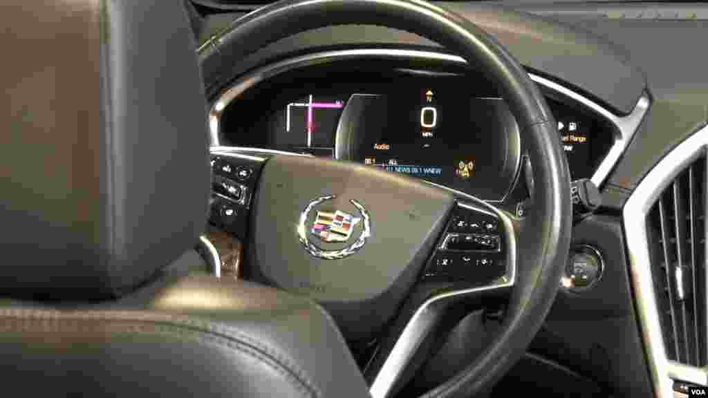 El tablero del nuevo Cadillac incorpora tecnologías de avanzada.