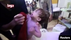 در حملۀ هفتۀ گذشته در منطقۀ دومای سوریه که گفته می شود از سلاح کیمیایی استفاده شده است، حد اقل ۴۰ نفر جان باخته و صد ها نفر دیگر به شمول کودکان بیمار شده اند