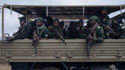 Wanajeshi wa FARDC wakishika doria katika msako dhidi ya kundi la waasi la ADF 
