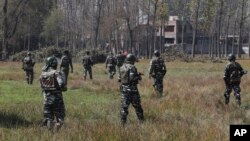 На фото: Індійські військові у Кашмірі