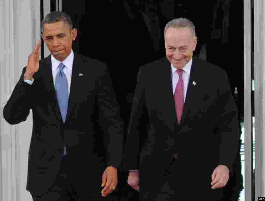 President Barack Obama and Democratic Senator from New York Chuck Schumer, the chairman of the Joint Congressional Committee on Inaugural Ceremonies, leave the White House on January 21, 2013 for the U.S. Capitol in Washington, D.C.