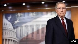 Senator AS Mitch McConnel berbicara dengan Aung San Suu Kyi via telepon, Selasa, dan kini mengkhawatirkan keselamatan tokoh Burma tersebut.