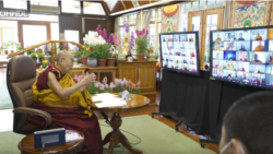 རྒྱལ་སྤྱིའི་ནང་པའི་ལྷན་ཚོགས་ལ་གསུང་བཤད།