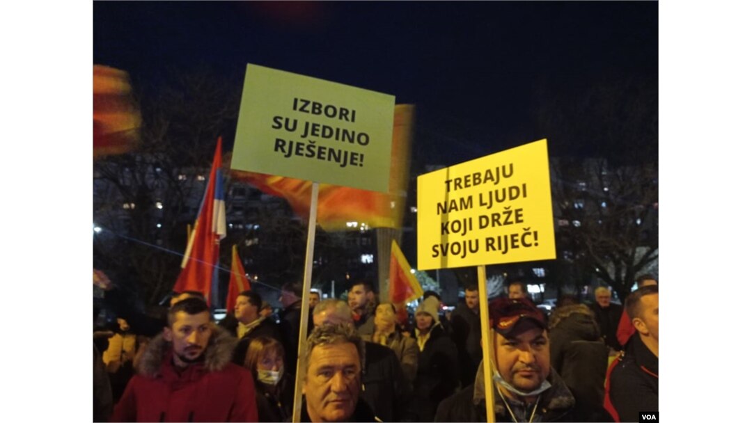 Protest kod Kod Hrama Hristovog vaskrsenja u Podgorici, 16. februara 2022. (Foto: Sanja Novaković, Glas Amerike)