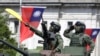 台湾士兵在双十节庆典活动中接受检阅。（2021年10月10日）
