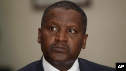 L'homme d'affaires milliardaire nigérian Aliko Dangote lors d'une réunion sur l'environnement commercial mondial à Lagos, au Nigeria, le lundi 8 octobre 2012 (Ap Photo / Sunday Alamba, dossier)