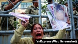 Vụ Thủ Thiêm: Hàng chục nhà báo, người dân ‘vây’ trụ sở tiếp dân.