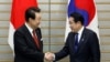 韩国总统尹锡悦2023年3月16日访日首日与首相岸田文雄举行会谈。（路透社）
