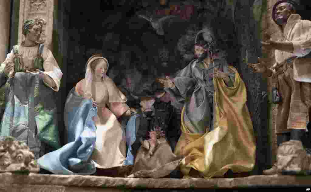 Un pesebre de la Casa Blanca, en medio de las decoraciones festivas en Washington, el lunes 27 de noviembre de 2017. 