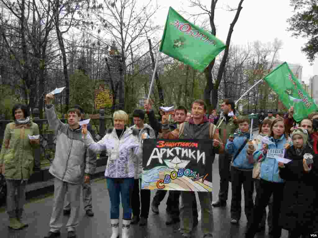 Евгения Чирикова и «зеленые» в защиту арестованных членов «Гринписа»