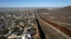 Vue aérienne d'un camp de la Garde nationale mexicaine récemment monté près de la frontière entre le Mexique et les États-Unis dans le cadre de l'opération Frontera Norte, dans l'est de Tijuana, dans l'État de Basse-Californie, au Mexique, le 26 février 2025.