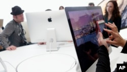 Además del nuevo sistema operativo Yosemite, la pantalla con una resolución de 5K de las nuevas iMac de Apple, son la gran novedad de este producto.