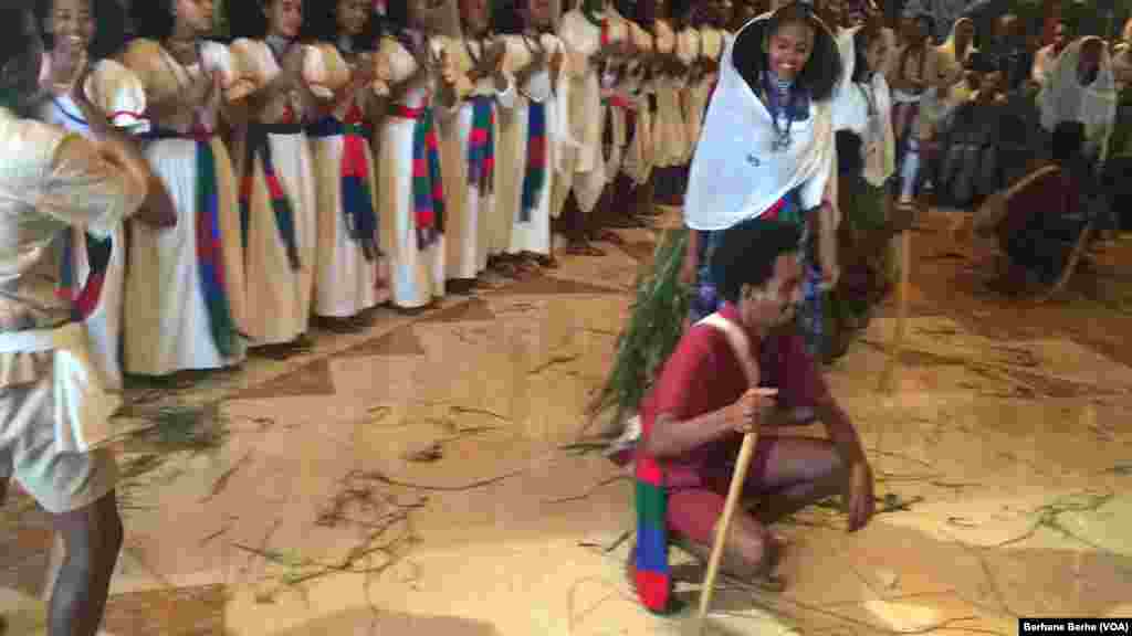 ብምኽንያት በዓል ቅዱስ ዮውሃንስ፣ ኣብ ንኡስ ዞባ ሰረጀቓ ኣብ ታሪኻዊ ኣዳራሽ "ሓፋሽ ዛግር" ዝቐረበ ባህላዊ ምርኢት