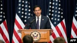 Waziri wa Mambo ya Nje wa Marekani Marco Rubio akihutubia familia na wafanyakazi kwenye ubaozi wa Marekani mjini Panama City, Panama, Jumapili, February 2, 2025.