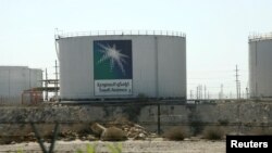 Tanki minyak di kantor pusat perusahaan minyak Saudi, Aramco di kota Damam (Foto: dok).