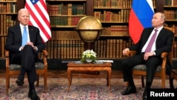 U.S. President Joe Biden and Russia's President Vladimir Putin meet for the U.S.-Russia summit at Villa La Grange in Geneva, Switzerland, June 16, 2021. (REUTERS/Kevin Lamarque)
