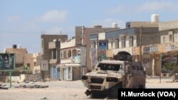 Permukiman di pinggiran Tripoli yang ditinggalkan warga akibat pertempuran (foto: ilustrasi). 