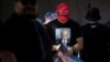 Partidarios de Donald Trump hacen fila para asistir a un mitin del candidato presidencial republicano y expresidente estadounidense en Las Vegas, Nevada, EEUU, el 9 de junio de 2024.