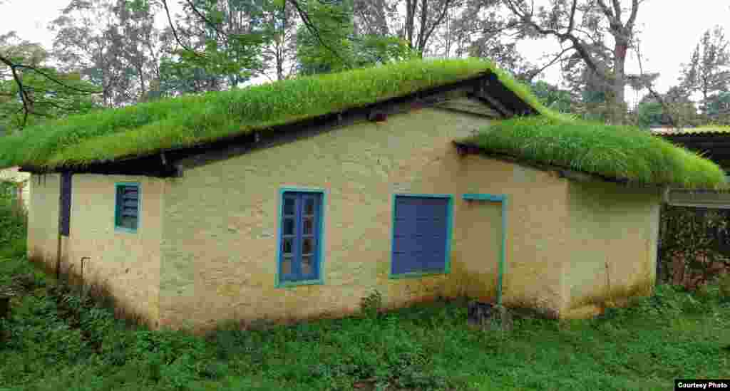 Grass-roofed house near Painavu, Idukki district, Kerala State, southern part of India (Photo by Anand D/India/VOA reader)