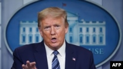 Presidente Donald Trump no Brady Briefing Room, 21 de abril 2020