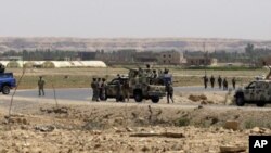 Estados Unidos y la coalición global apoyan los esfuerzos de fuerzas iraquíes y rebeldes sirios en su lucha contra ISIS