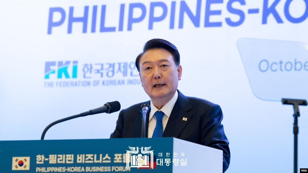 7일 필리핀을 국빈 방문 중인 윤석열 한국 대통령이 필리핀 마닐라에서 개최된 한-필리핀 비즈니스 포럼에 참석해 연설을 갖고 있다. (사진출처: 한국 대통령실)